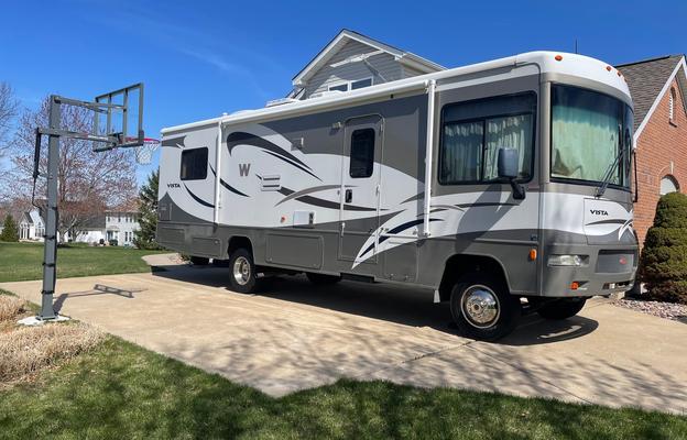 Winnebago Vista - Fully Stocked and clean!