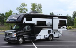 Cozy 23' Class C Motorhome | Sleeps 5