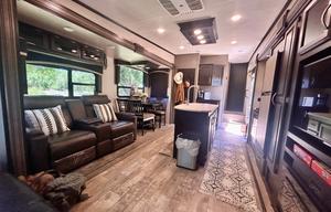 Modern 5th Wheel: Fireplace, Island & 2 Queens