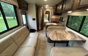 2020 27 ft Cozy Cruiser