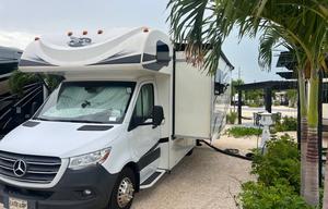 2020 Jayco Melbourne 24L RV rental photo 3