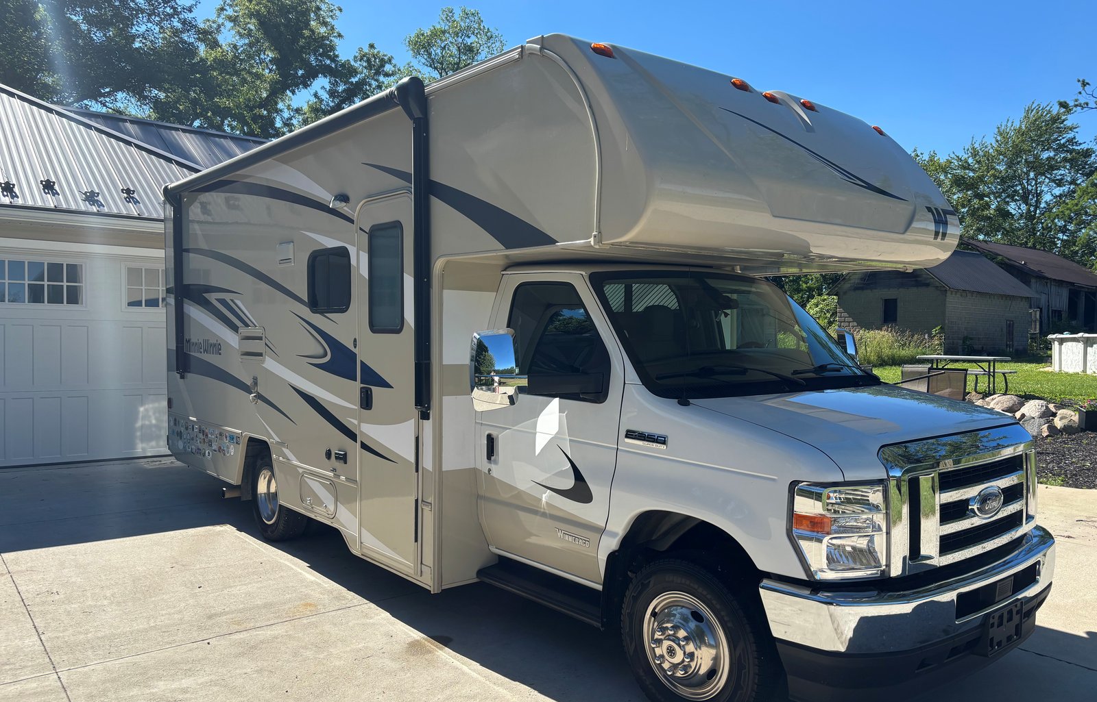 2021 Minnie Winnie-A Family Road Trip Machine!