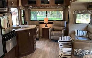 2018 Dutchmen - Coleman Light 2605RL Sleeps 5