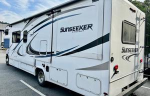 2019 Forest River 32 feet with opt. tow dolly