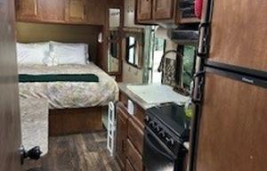 Stationary Cute Camper & FHU Space near Glacier NP