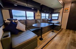 The Easy Living Retreat | Spacious RV + 1.5 Bath
