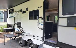 2023 Coachmen RV Freedom Express Ultra Lite 257BHS