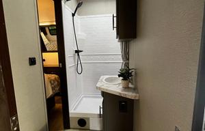 Travel Trailer / Toy Hauler / Sleeps 6 / Rear Deck
