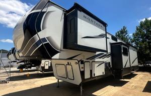 2021 Keystone RV Montana High Country 385BR RV rental photo 8