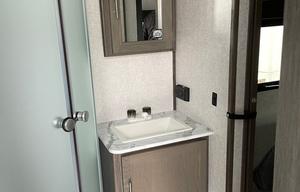 2021 Dutchmen RV Kodiak Ultra-Lite 313RLSL RV rental photo 9