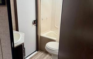 8 Person RV  With All The Features!