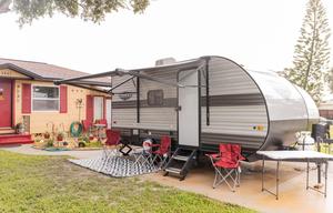 Easy SUV Tow Bunk House Sleeps 4 STOCKED! Pet