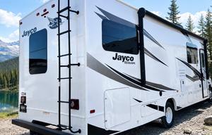 Minty Fresh Redhawk 31F with BUNKS!