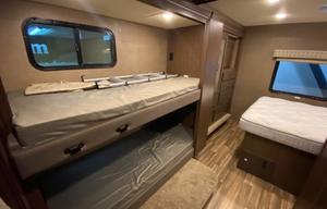 2020 Thor Motor Coach Four Winds 30D Bunk Beds (137)