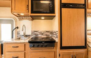 2018 FOUR WINDS 22E with STANARD DL