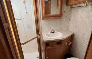 2002 Coachmen RV Georgie Boy Landau 3402ds RV rental photo 12