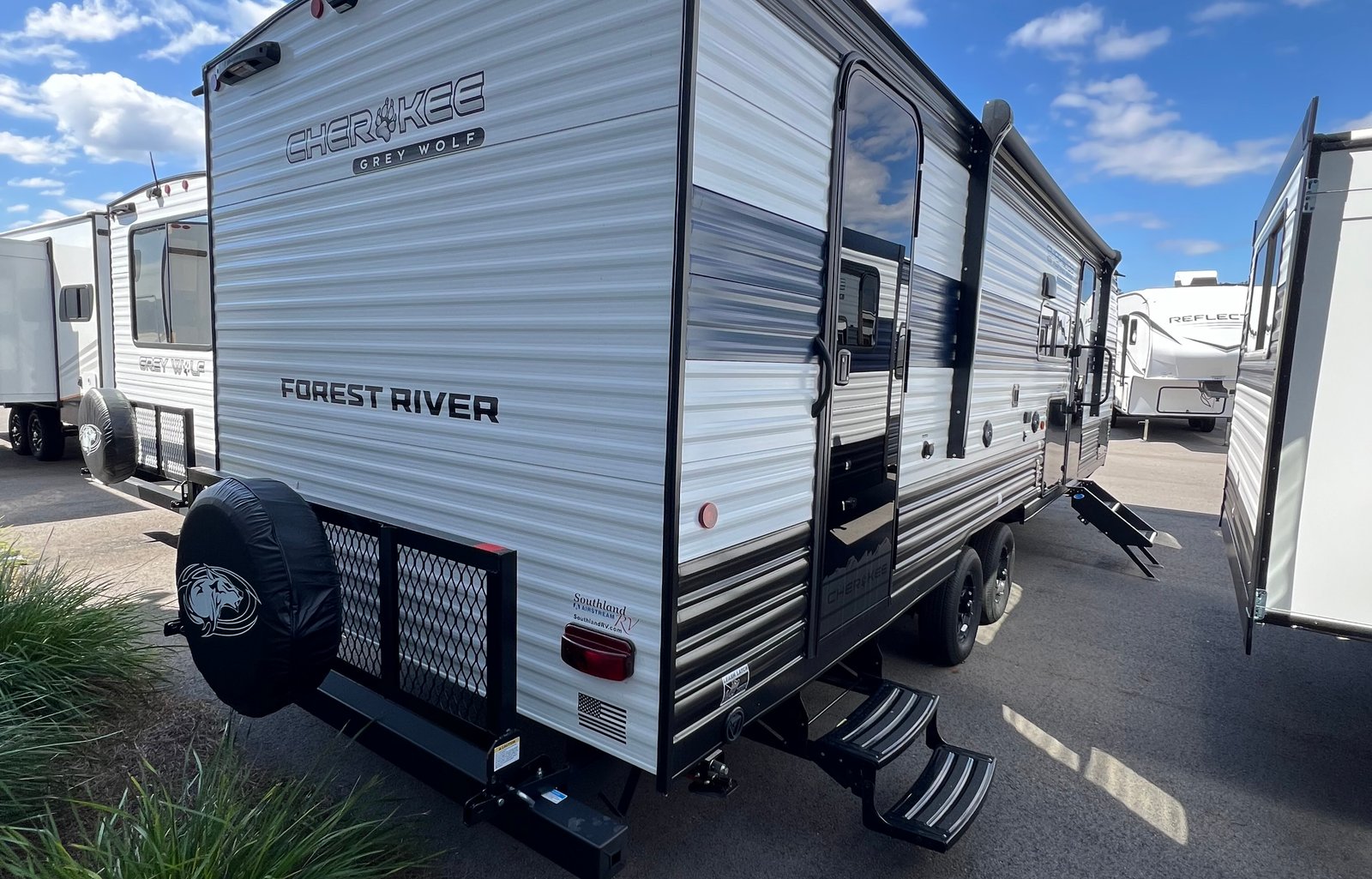 2025 Cherokee Grey Wolf 26DBH