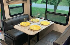 2019 venture Sporttrek 327VIK