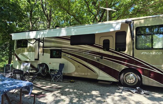 2016 Thor Motor Coach Palazzo  - Live In Luxury!