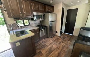 2017 Forest River RV Salem Villa Series 402QBQ Classic RV rental photo 5