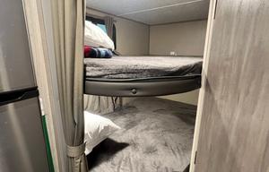 2022 Catalina Summit Series 7 184BHS DELIVERY ONLY
