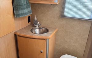2007 Winnebago Navion 23H