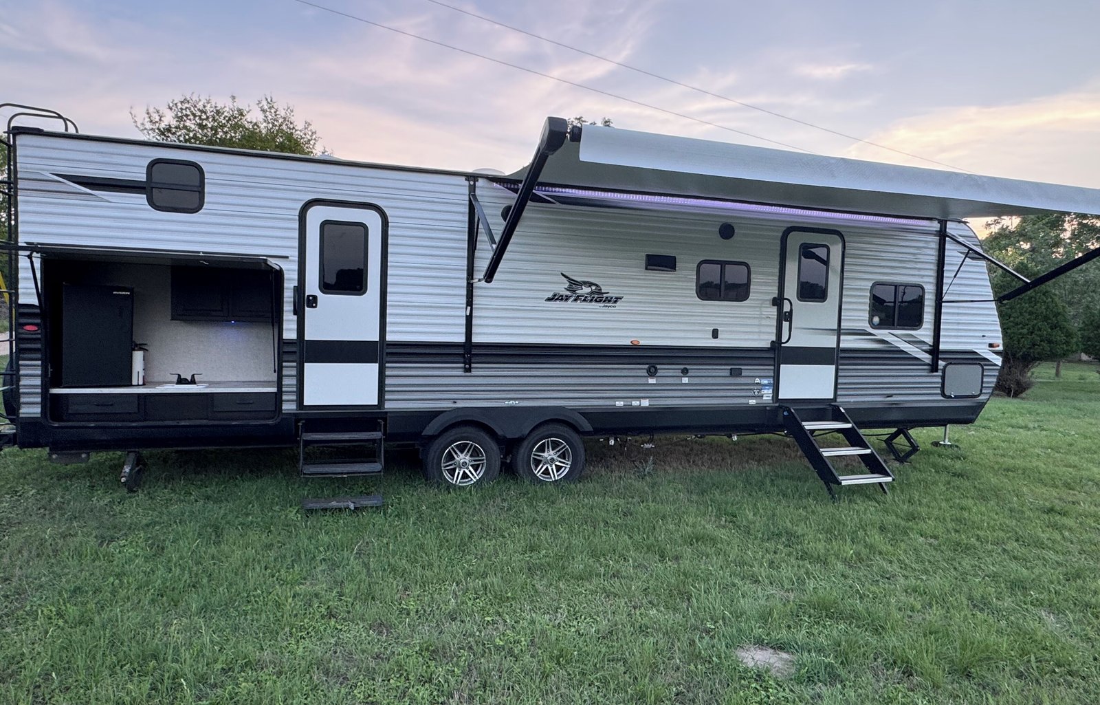 Glamping Good Times! - 2022 Jayco 38BHDS