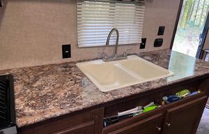 2017 Keystone RV Hideout 21FQWE RV rental photo 7