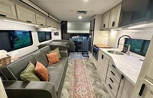 Clean&Comfortable 2023 Forest River Sunseeker LE