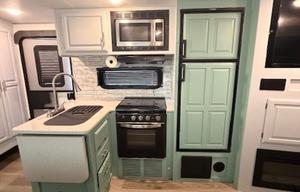 Hamilton's Hangout 2- Cozy Camper for 4 NO PETS