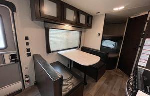 Razor Crest w/Bunk House