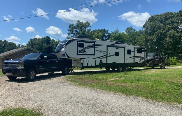 Spacious 5th Wheel— Perfect for Families