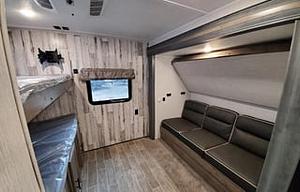 Great kids camper! 2 Baths & Washer! Sleeps 9+