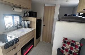 Lightweight trailer perfect for family getaway!