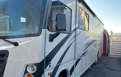 2017 FR3 32DS RV rental photo 3