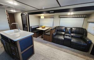 2019 Prime Time RV Avenger ATI 28REI RV rental photo 5