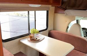 Cozy & Easy-to-Drive Class C RV