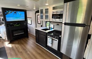 “Miami Vibe”, Family Friendly Resort on wheels!