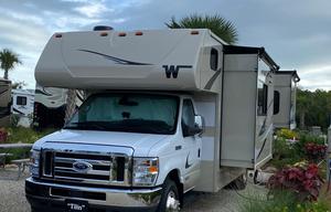 2022 Winnebago Minnie Winnie 26T RV rental photo 5
