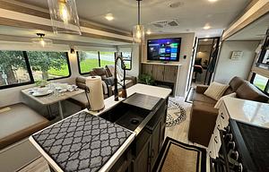 2024 Luxurious, Loaded & Spacious 2 Bdrm Pets Free