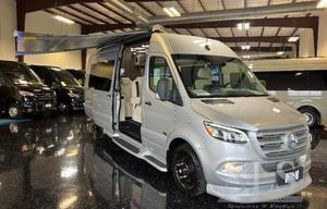 2024 Midwest Automotive Designs Daycruiser D6
