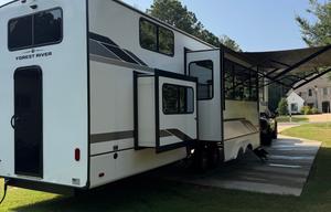 Luxury Camping Experience | Spacious Sabre 36DBB