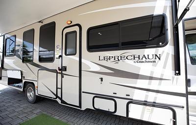 2013 Coachmen RV Leprechaun 317SA Ford 450