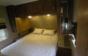 2017 Catalina Legacy 293QBCK RV rental photo 3