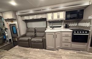 Epic Hurricane Escape Thor Motor Coach 34R Class A