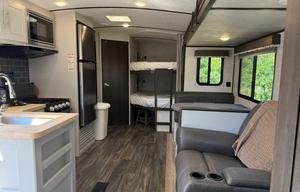The Hitch Hiker, 32 ft. bunkhouse, 30 amp sleeps 8
