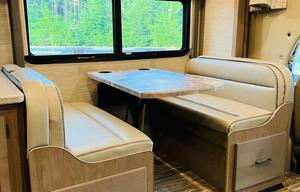 2022 Thor Four Winds 31E (with Bunkhouse)