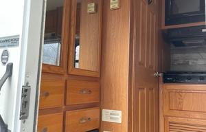 Adventure Awaits in This 2004 Thor Motor Coach!!