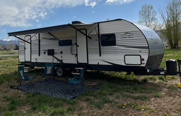 2021 EAST TO WEST Della Terra Bunk House