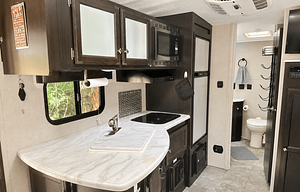 Lightweight Family Camper | Sleeps 6 | Bunks